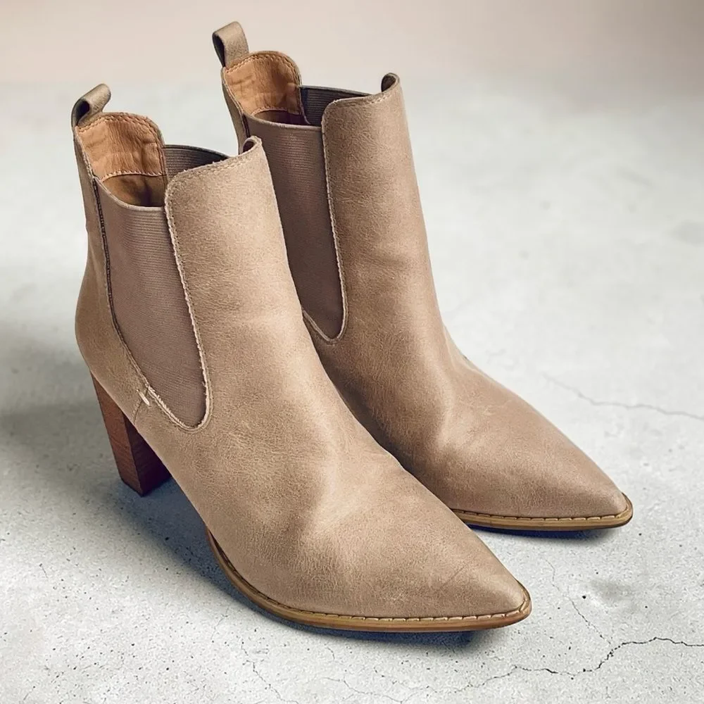 Mi.im Pu leather 8.5 Ankle booties /boots pointed toe elastic panels block heel